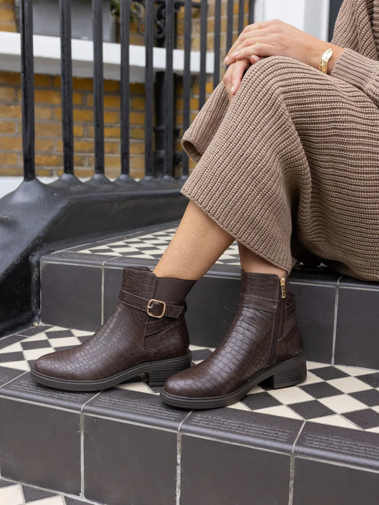 NOVO Darya Chocolate Wide Fit